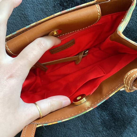 Dooney & Bourke D&B Tiney East West Bag From The Medallion Collection 20… - Picture 4 of 6